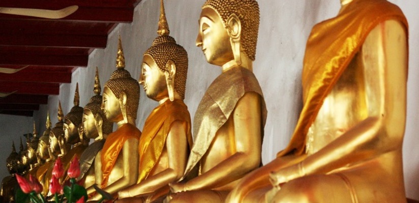 Lotussitz Buddha golden
